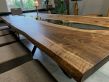 Купити Table wood and epoxy resin Nussbaum-Fluss від MAIIMO