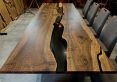 Купити Table wood and epoxy resin Nussbaum-Fluss від MAIIMO