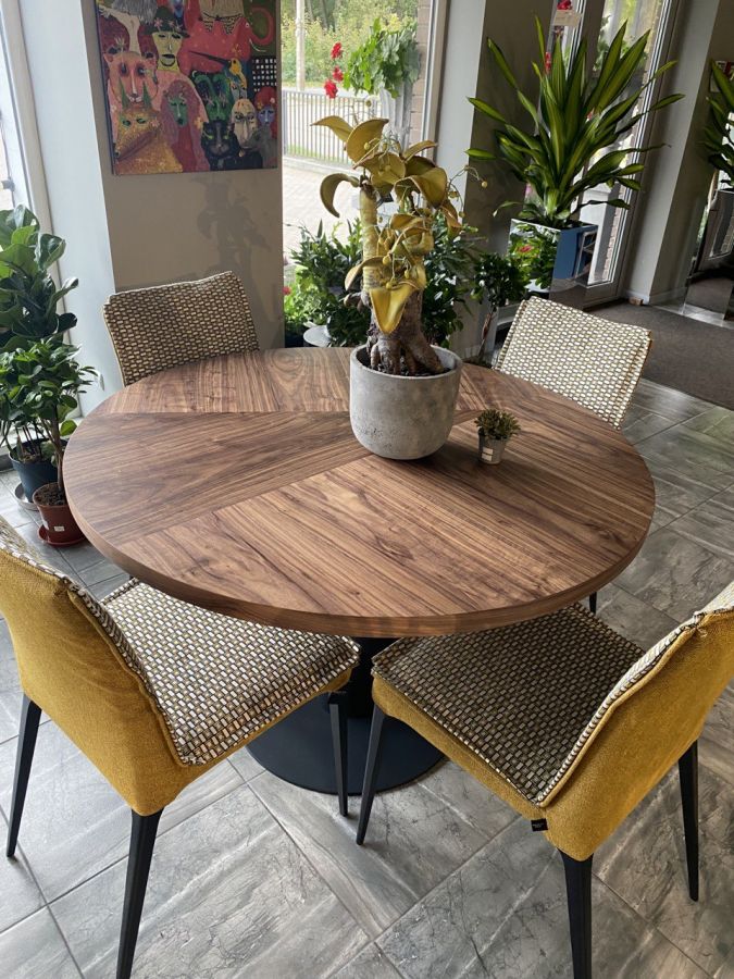 Купити Dining table VENZA від MAIIMO