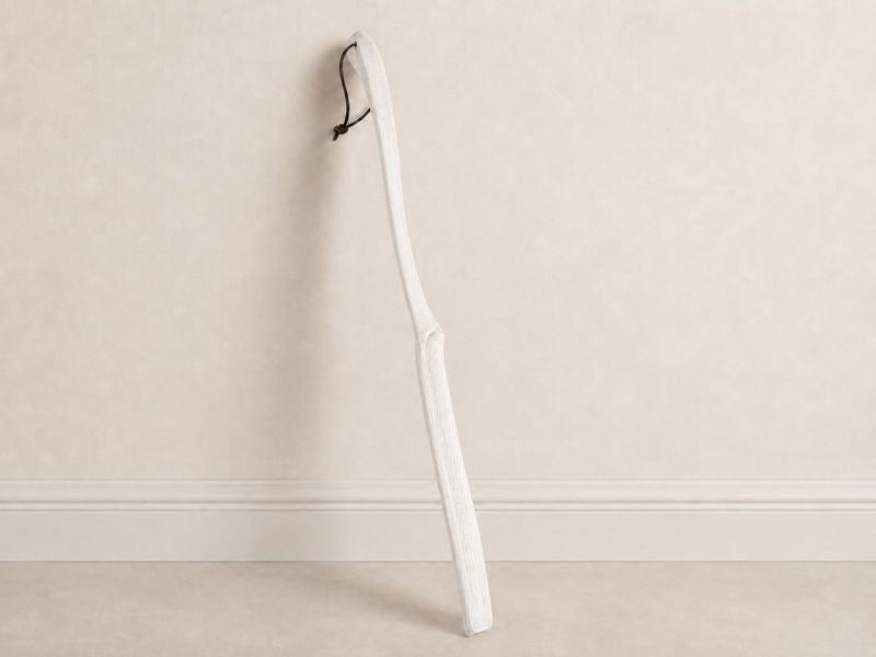 Купити Wooden shoehorn with hanging cord від MAIIMO