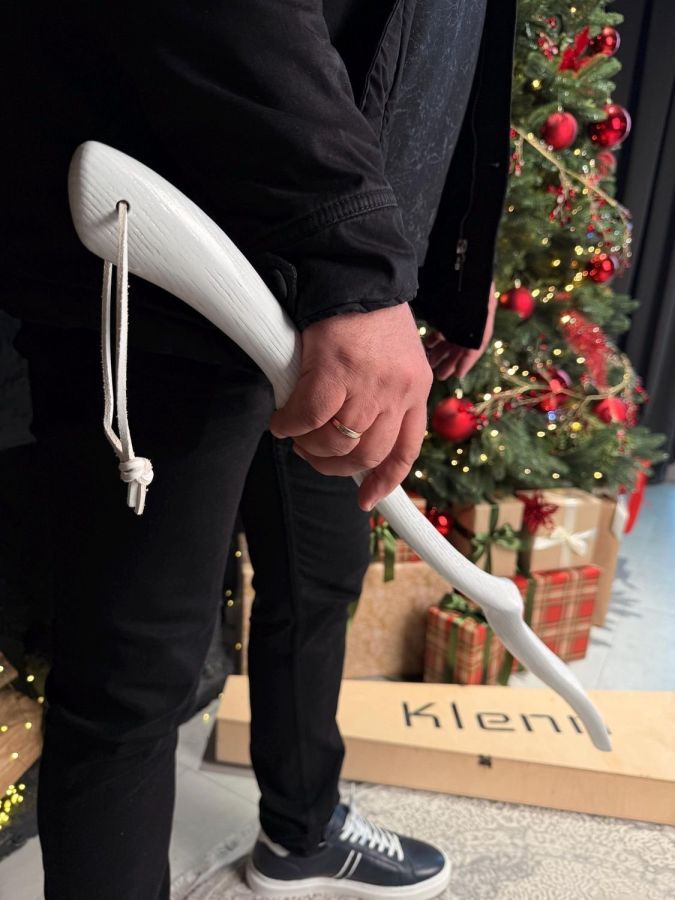 Купити Wooden shoehorn with hanging cord від MAIIMO