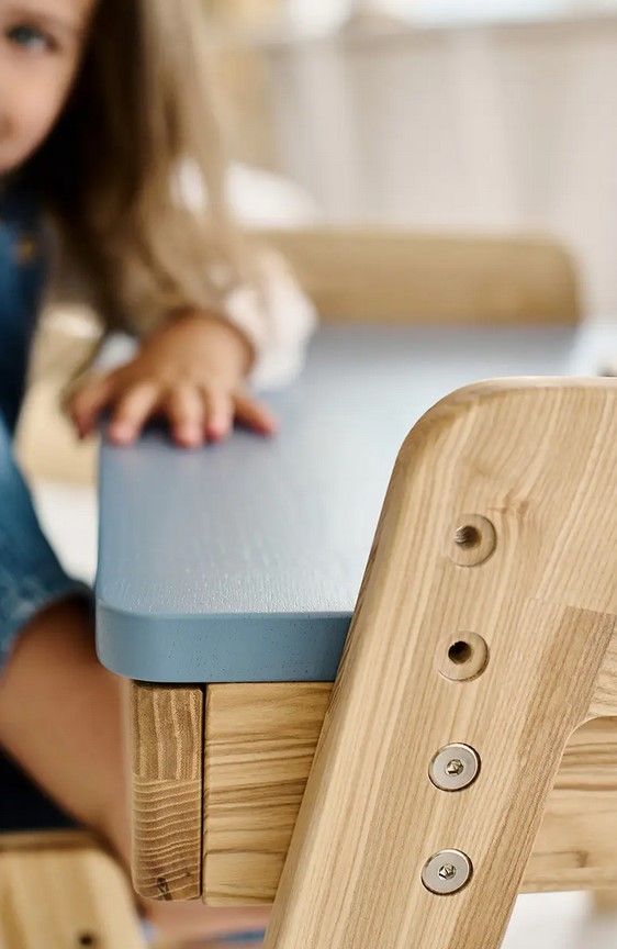 Купити Дитячий столик з двома шухлядами та два стільця ALTOY від MAIIMO