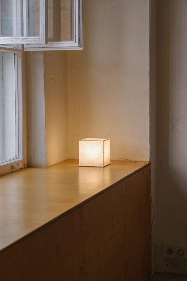 Купити Paper table lamp Kubus від MAIIMO