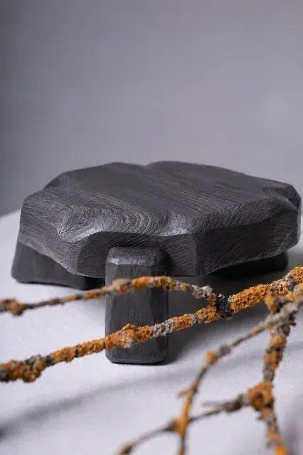 Купити Tobacco-Finish Wooden Plant Stand від MAIIMO