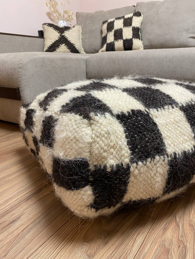 Купити Pouf sheep's wool Quadro від MAIIMO