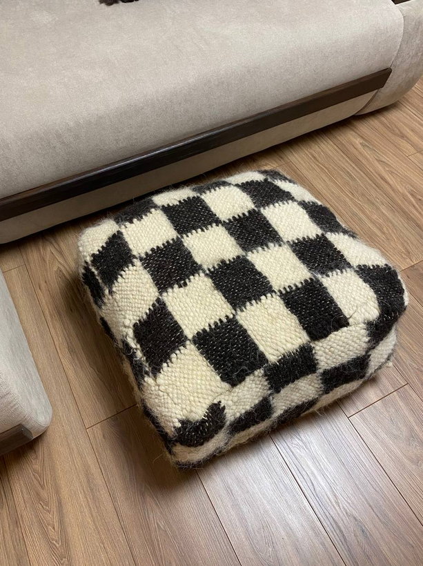 Купити Pouf sheep's wool Quadro від MAIIMO