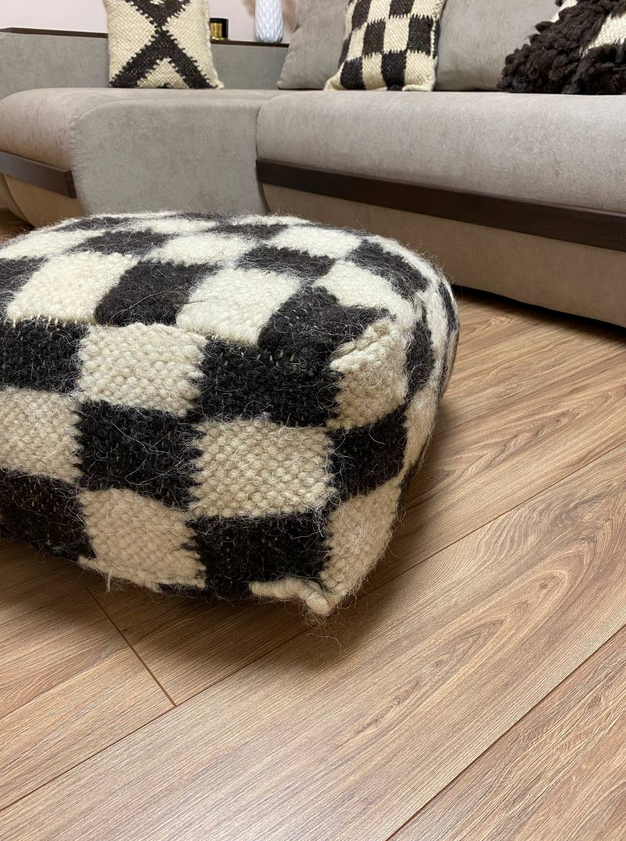 Купити Pouf sheep's wool Quadro від MAIIMO