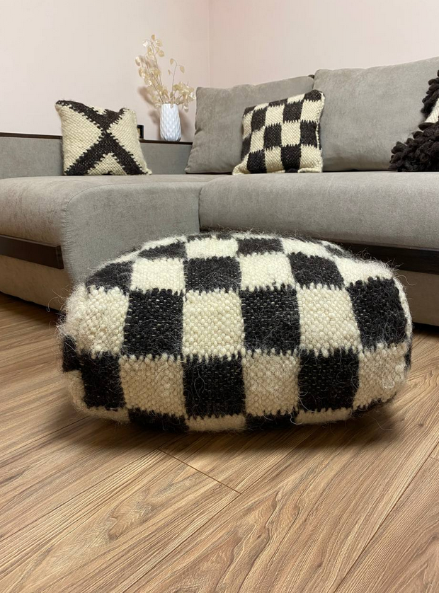 Купити Pouf sheep's wool Quadro від MAIIMO