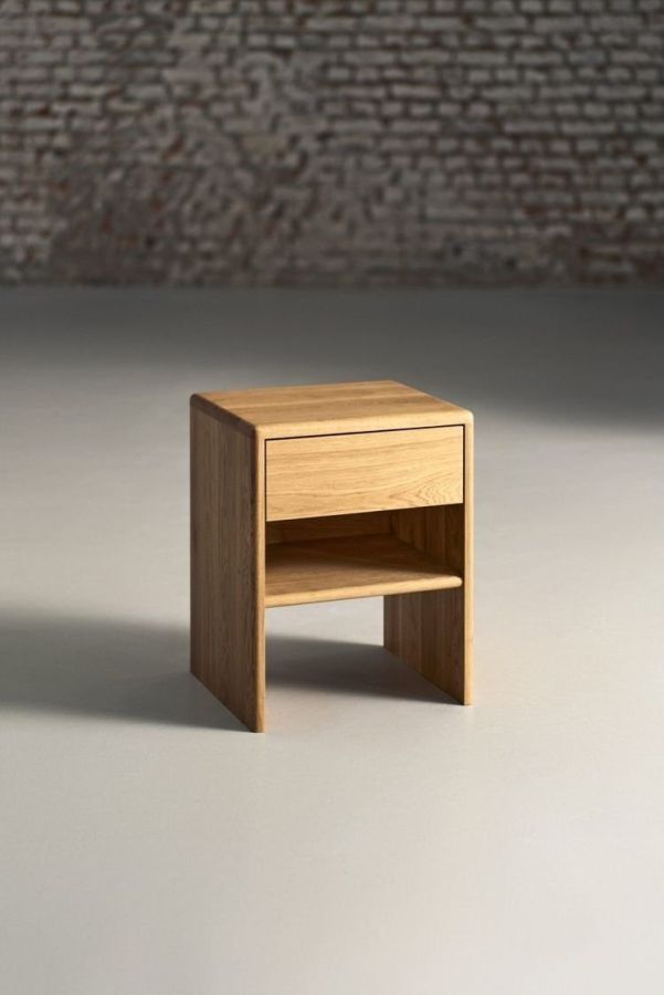 Купити Anne Oak Bedside Table від MAIIMO